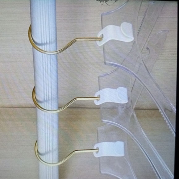 One Clothes hanger closet accessory - Picture 5 of 7